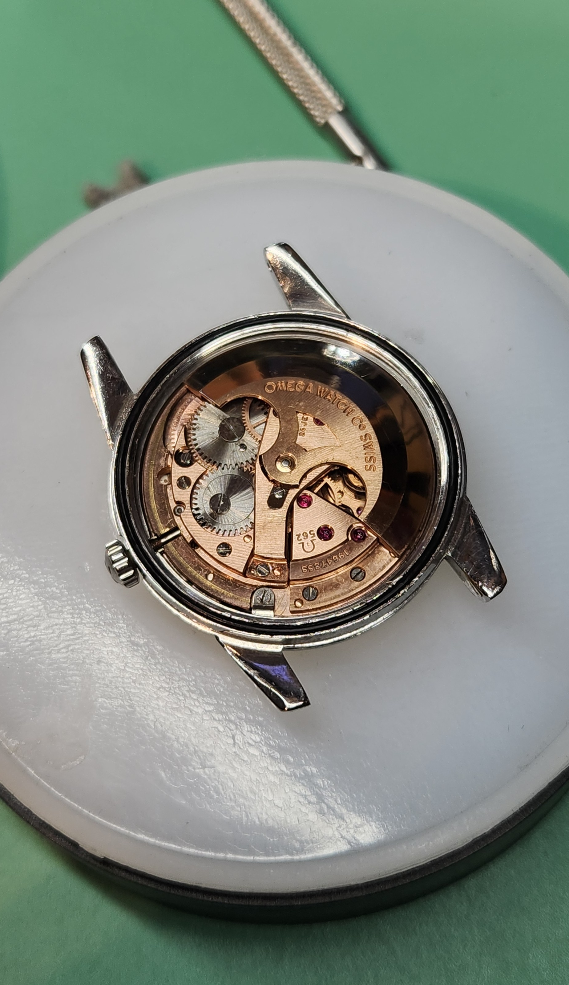 Omega Calibre 562 restoration